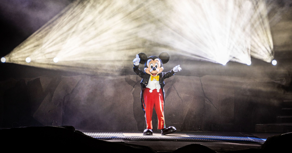 11152022_Hollywood-Studios_Sunset-Boulevard_Fantasmic-Mickey-Entrance_Ernie-Carr-scaled