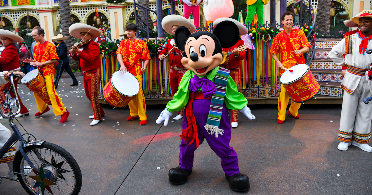 Disney ¡Viva Navidad! Street Party