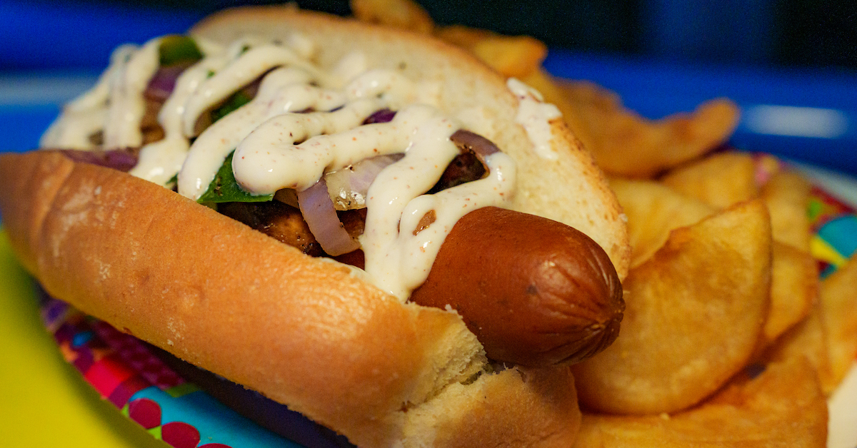 051424_Disney-California-Adventure_Hollywoodland_Award-Weiners_Vegan-Philly-Dog-Wide_Jaysen-White (FI) Plant-based Philly Dog at Award Wieners, California Adventure