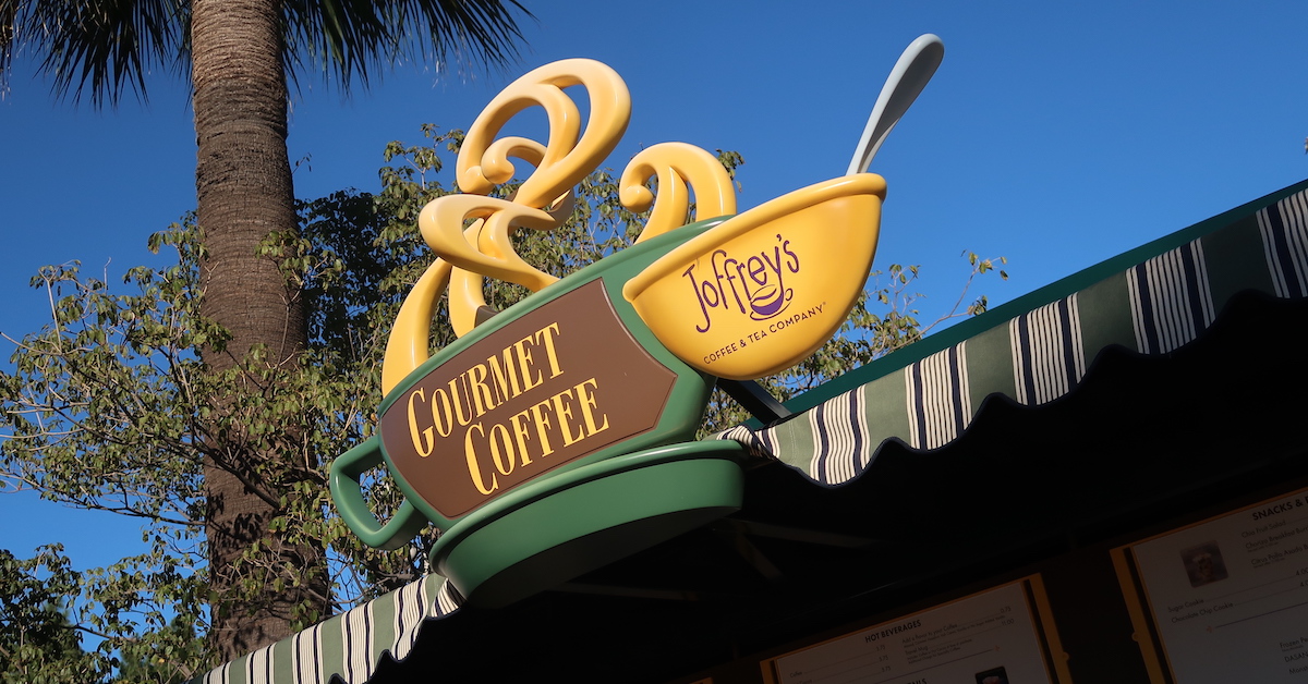 102821_California-Adventure_Pacific-Wharf_Cappuchino Cart Joffreys_Rain-Blanken (FI) Cappuccino Cart at California Adventure, cart sign on sunny day