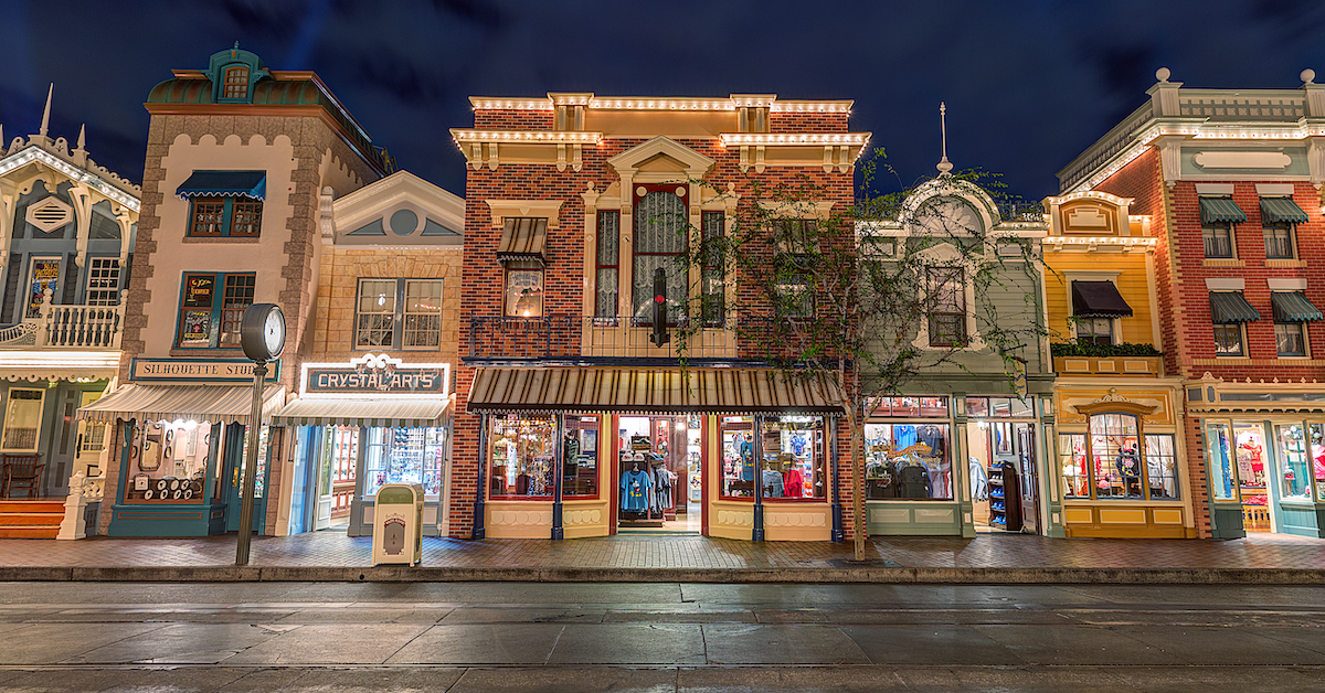 011317_Disneyland_Main-Street_Buildings_Brian-Shih (FI) Main Street buildings, Disneyland Main Street at night