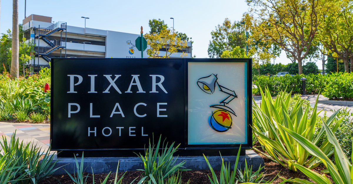 Pixar Place Hotel, hotels within walking distance of Disneyland