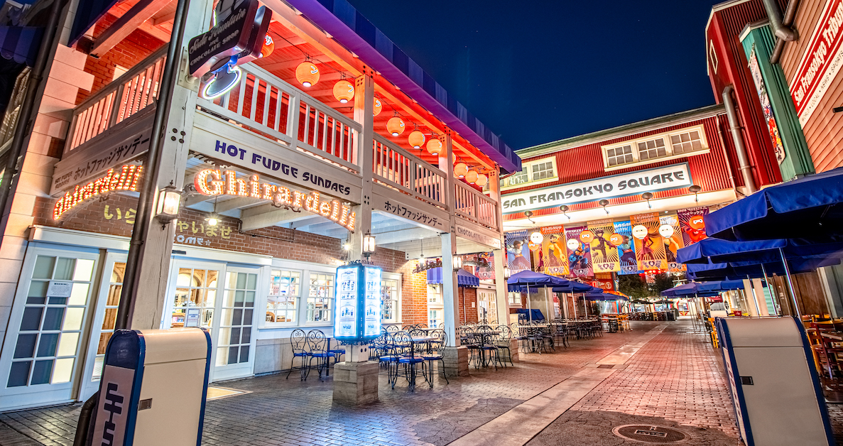 Ghirardelli Soda Fountain and Chocolate Shop at night