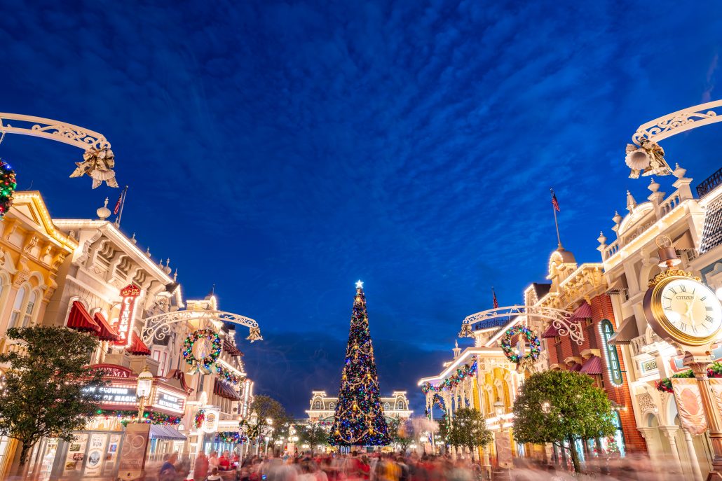 Magic Kingdom, Main Street Christmas tree at night