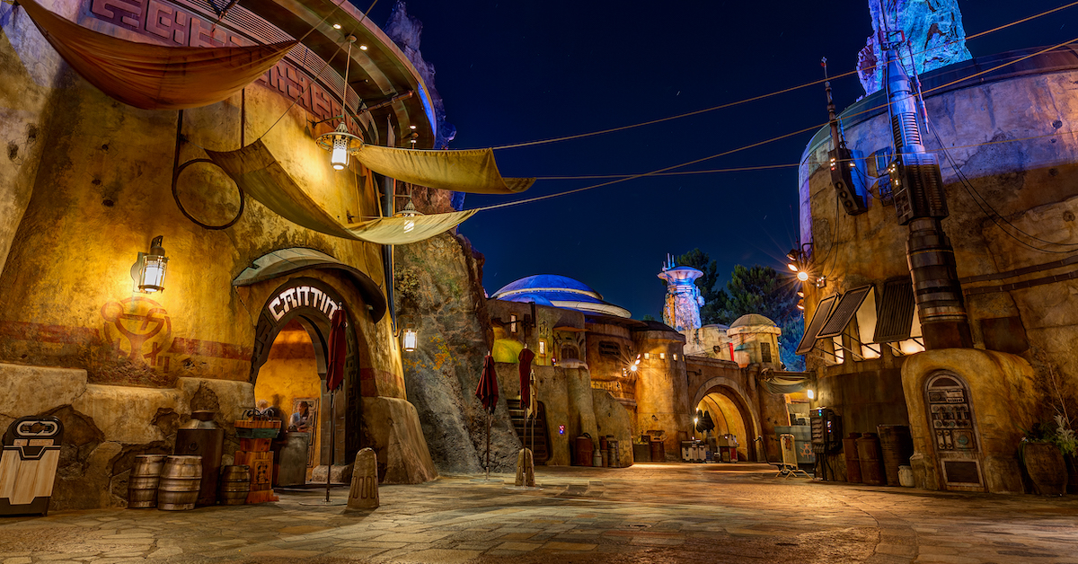 071921_Disneyland_Galaxys-Edge_Ogas-Cantina_Brian-Shih (FI) Oga's Cantina at Disneyland Park, exterior of bar at nighttime