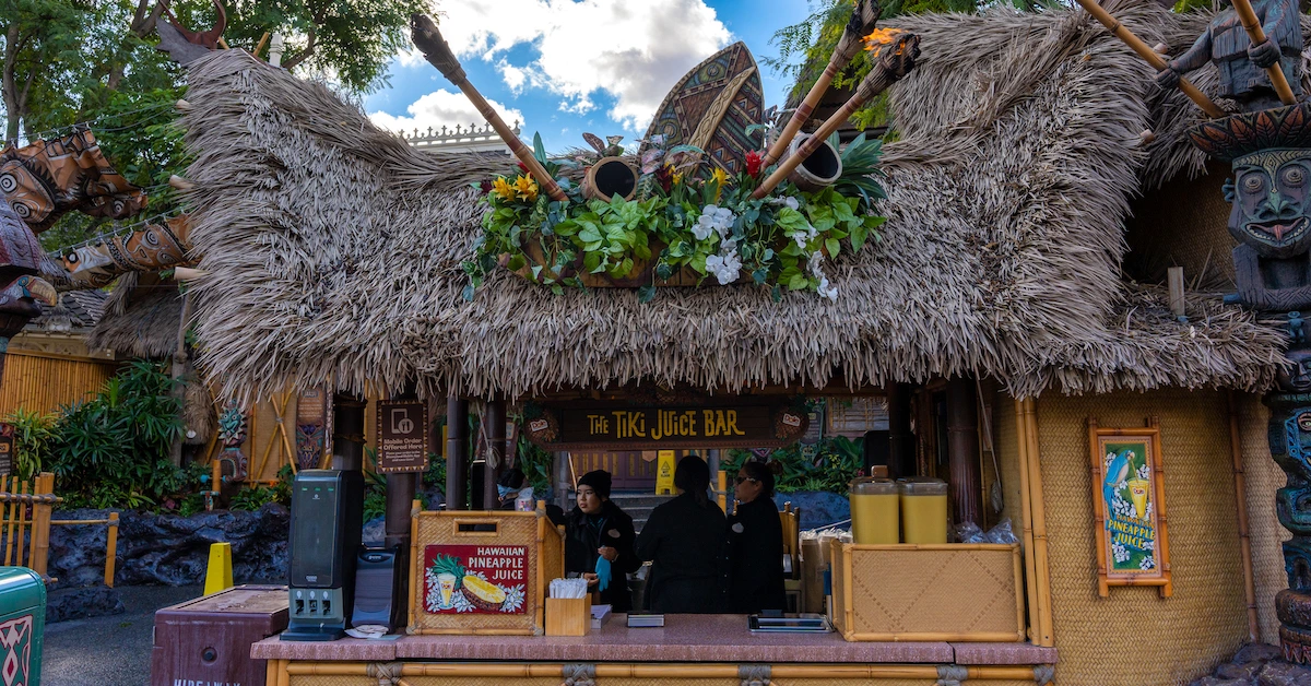 061122_Disneyland_Adventureland_Adventureland_Tiki-Juice-Bar_Danny-Shuster (FI) Tiki Juice Bar in Adventureland, sign and entrance