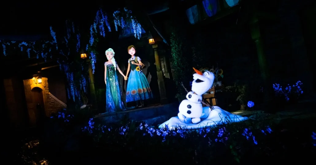 Frozen Ever After finale scene with Anna, Elsa, and Olaf
