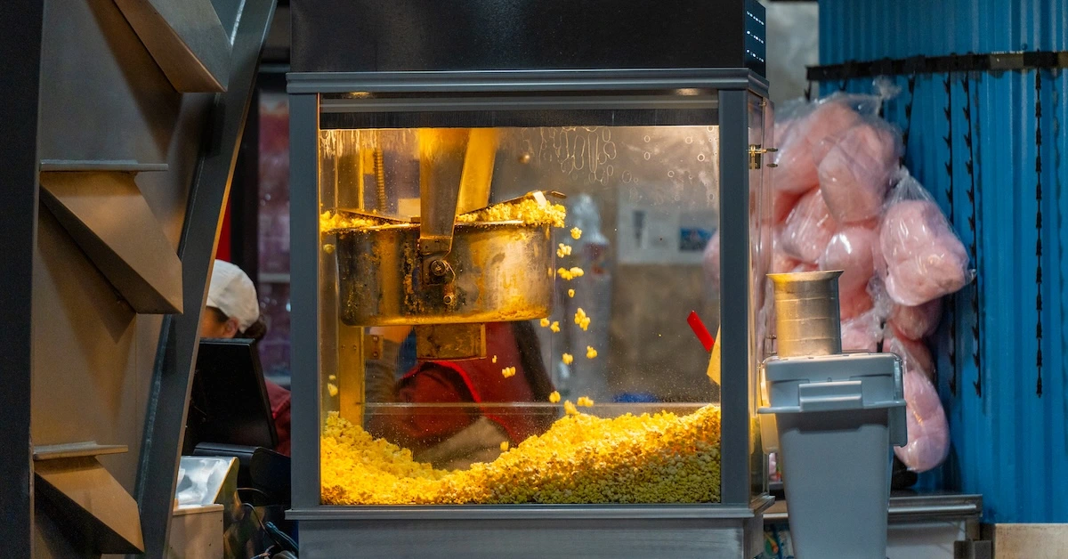 Cool Ship in Tomorrowland, popcorn being made