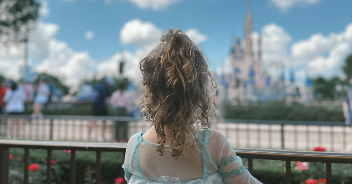 best age for disney world, disney world toddler in front of cinderella castle