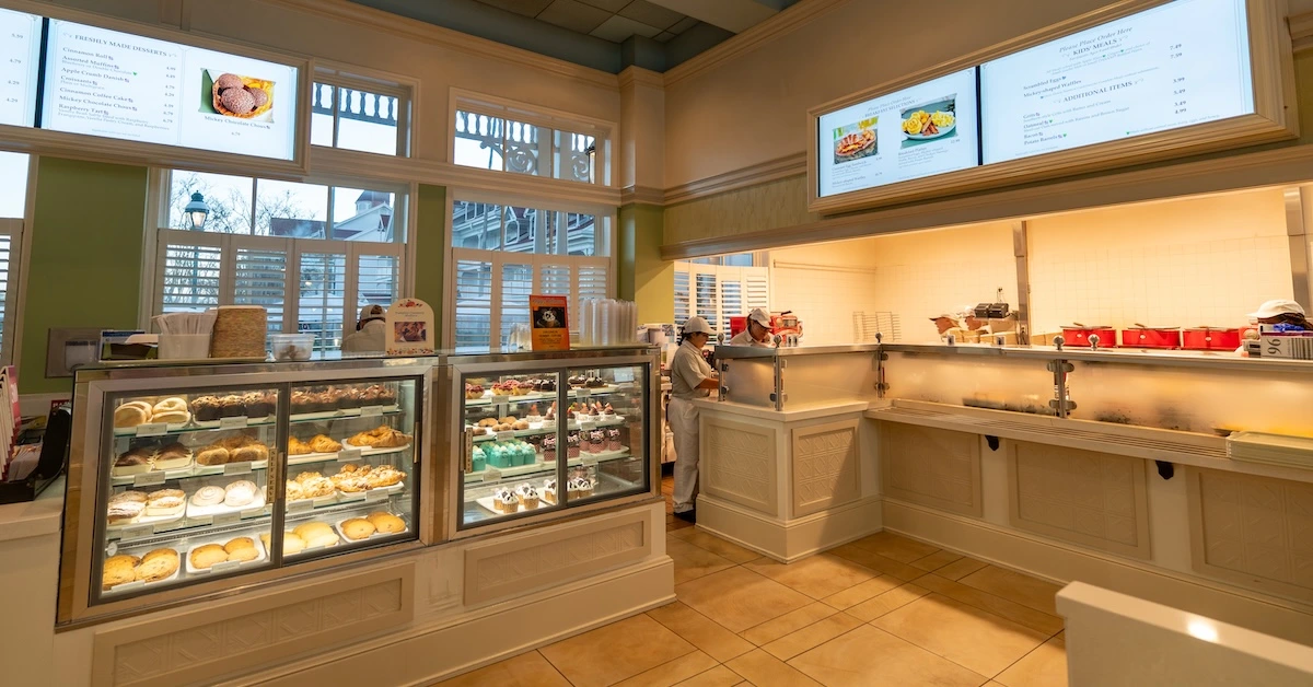 Gasparilla Island Grill interior counters