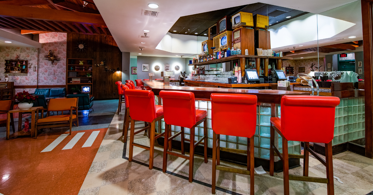 011214_Hollywood-Studios_50s-Prime-Time-Cafe_Bar_Cliff-Wang tune in lounge,