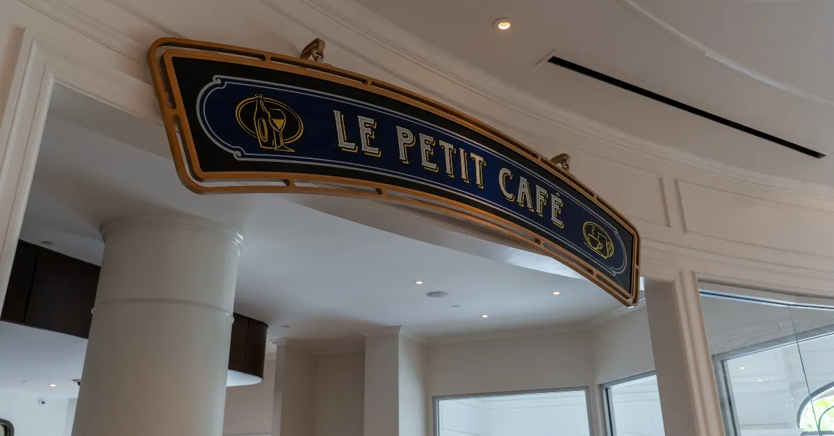 le petit cafe