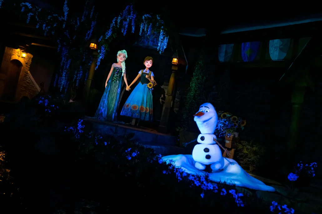 Frozen Ever After, Anna, Elsa, and Olaf at ride's finale